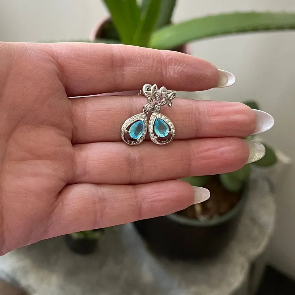 The Blue Tear Drop Earrings in 925 silver and cubic zirconia